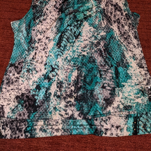 Top - Picture 4 of 4